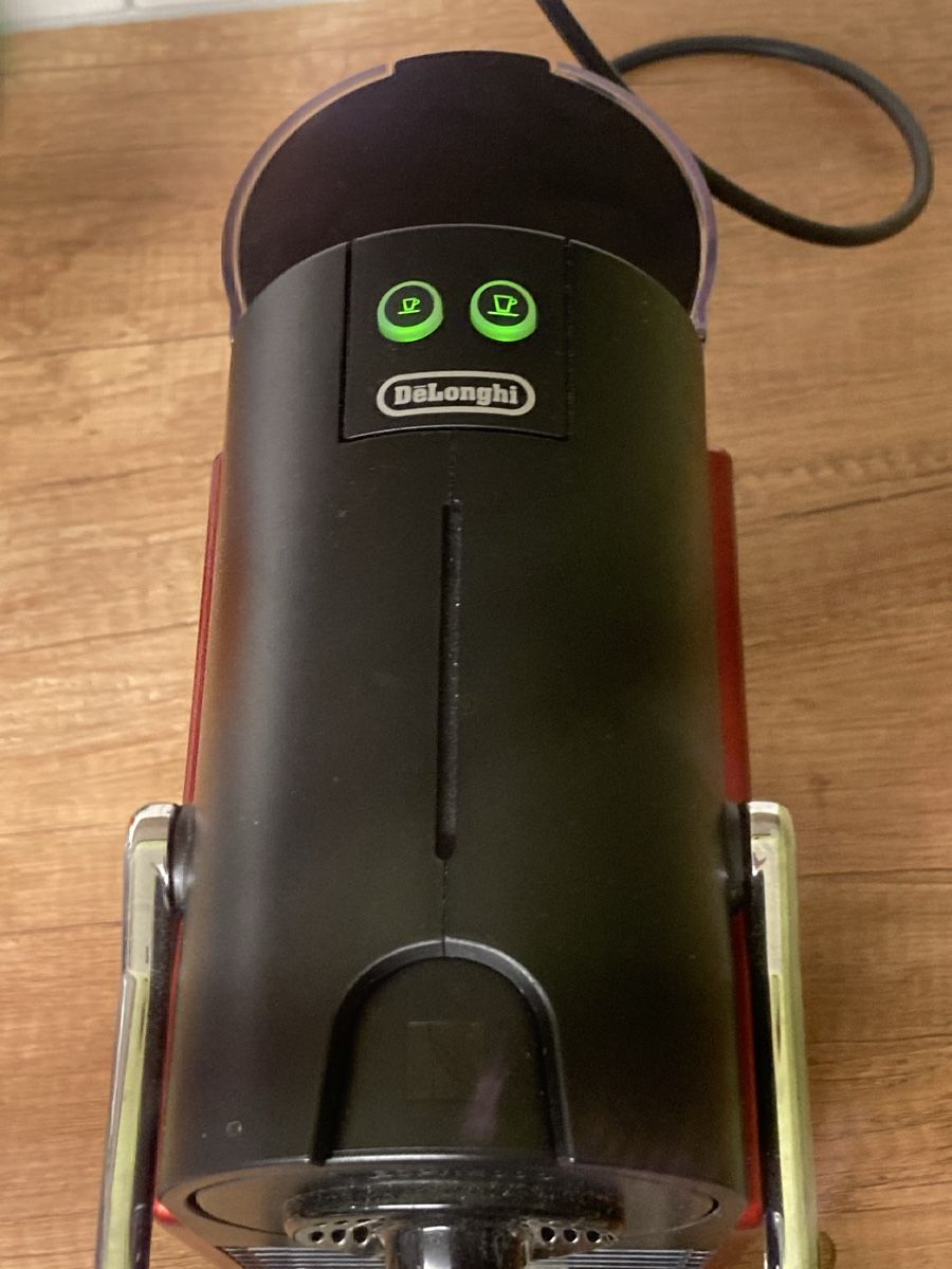De'Longhi Kaffeemaschinen & Espressomaschinen: Kaffeemaschine DeLonghi Nespresso Pixie rot gebraucht – Gebraucht aus gretzenbach von mic_cvj6