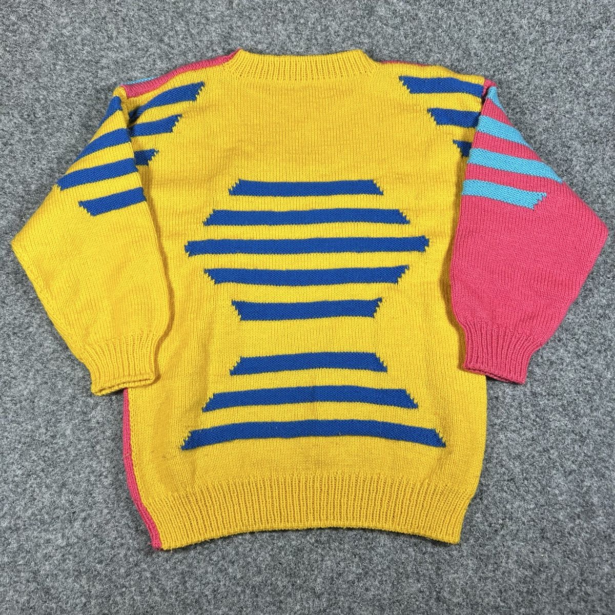 Maglioni & Felpe: 1990s knit M/L wool hand made  – Nuovo (secondo la descrizione) da La Sagne NE venduto da Matlasape 1