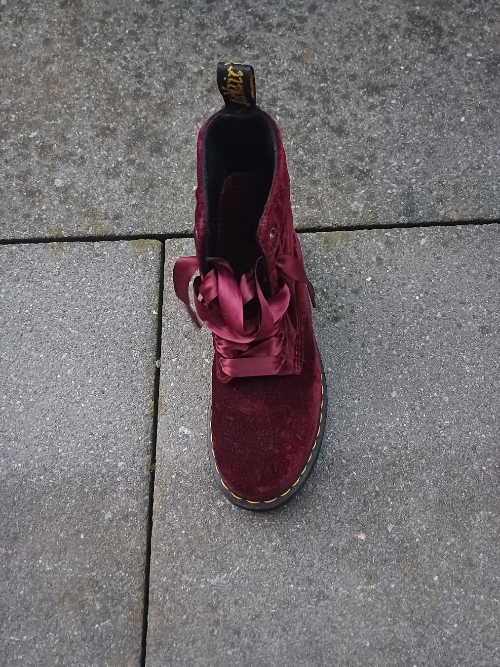 Dr. Martens Damenschuhe: Dr. Martens Stiefel Samt bordeaux – Gebraucht aus Siebnen von meli84 1