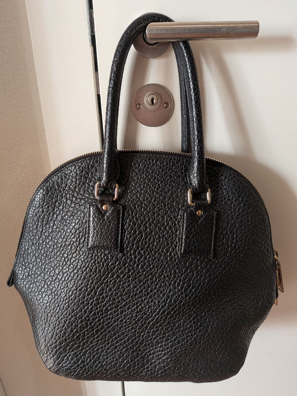 Burberry Borse da donna: Authentic Burberry Black Leather Dome Handbag - Stunning! – Usato da Zürich venduto da yan_8lg2 1