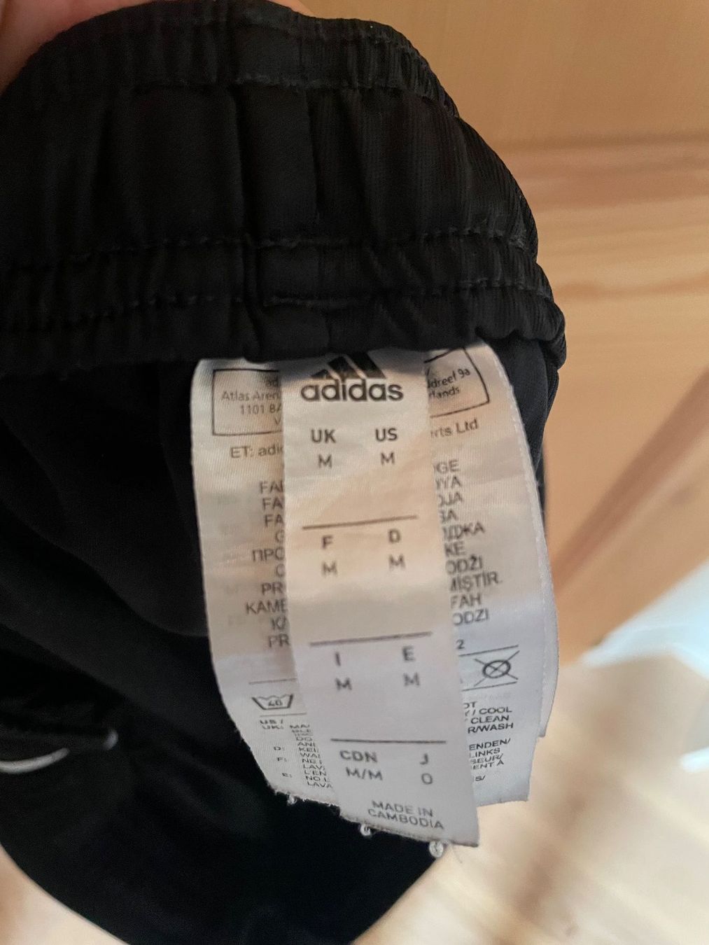 Adidas Pantaloni: Adidas Shorts Grösse M – Usato da Lommiswil venduto da Jorin.ehrler 2