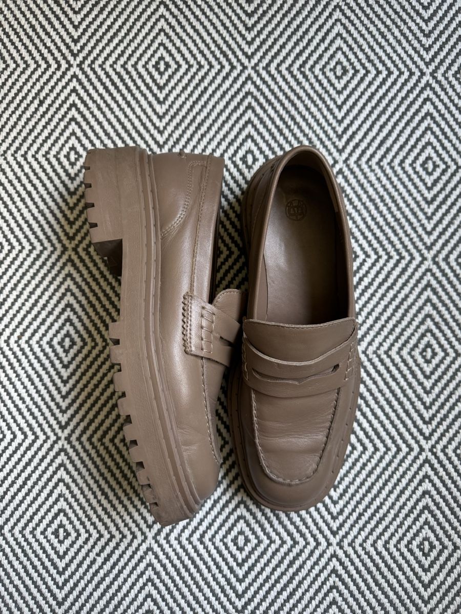Massimo Dutti Scarpe da donna: Massimo Dutti Beige Leather Loafer – Usato da Zürich venduto da ari_cr2f