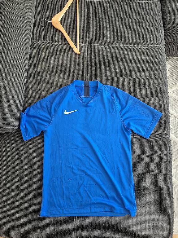 T-shirts: Nike T shirt – D'occasion à Muttenz par ymm_xn65 1