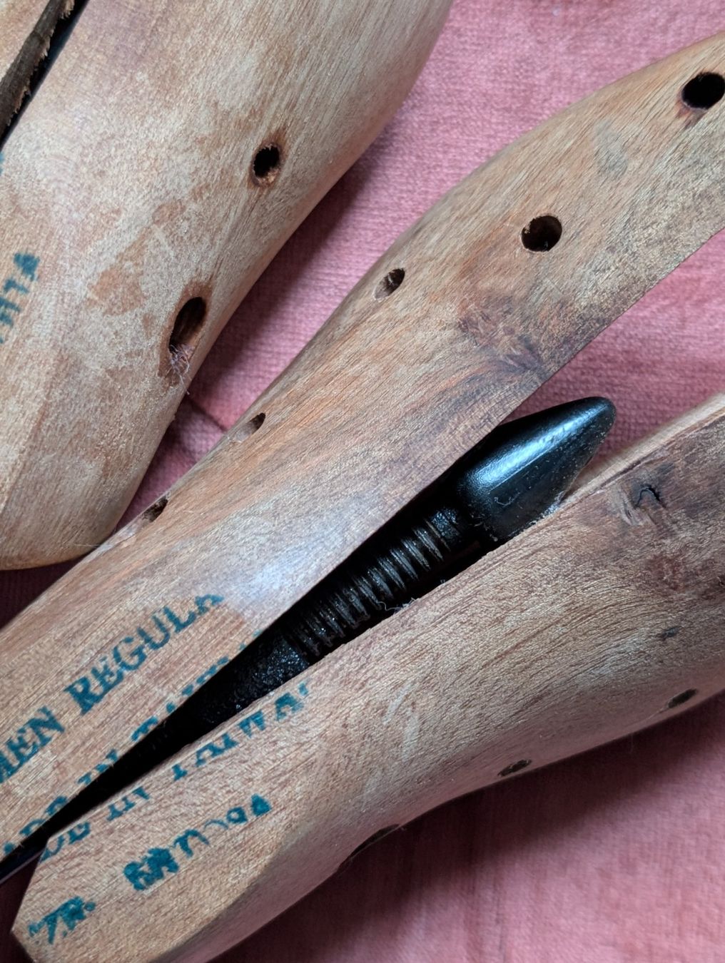Tutti gli attrezzi: Schuhspanner Spreizer Holz regular Damen alt Made in Taywan – Usato da Gelterkinden venduto da Luusmaiteli 3