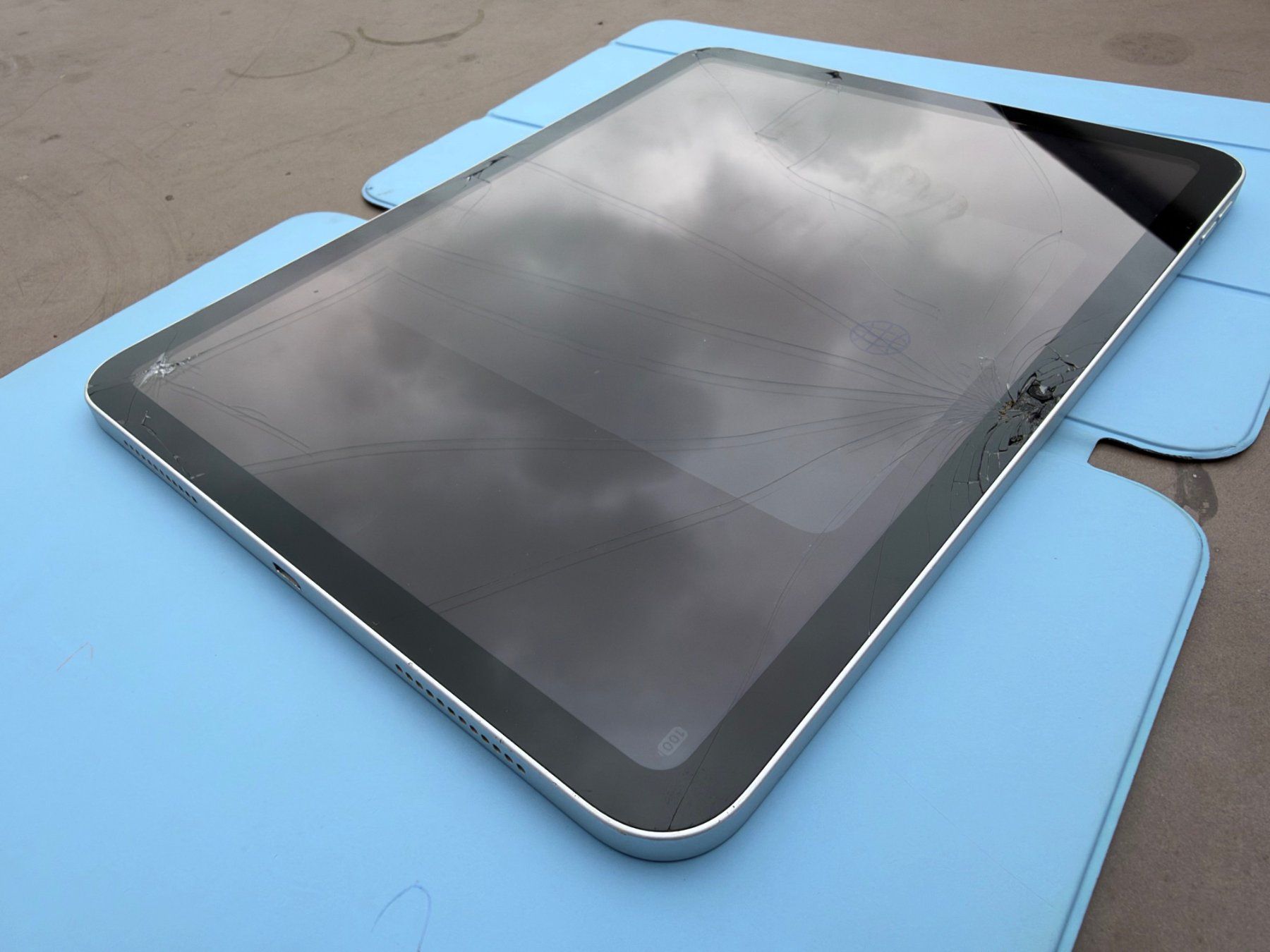 Apple Tablet PC: Apple iPad (A16) 2025 – Gebraucht aus Thalwil von LeCh1ffre 2