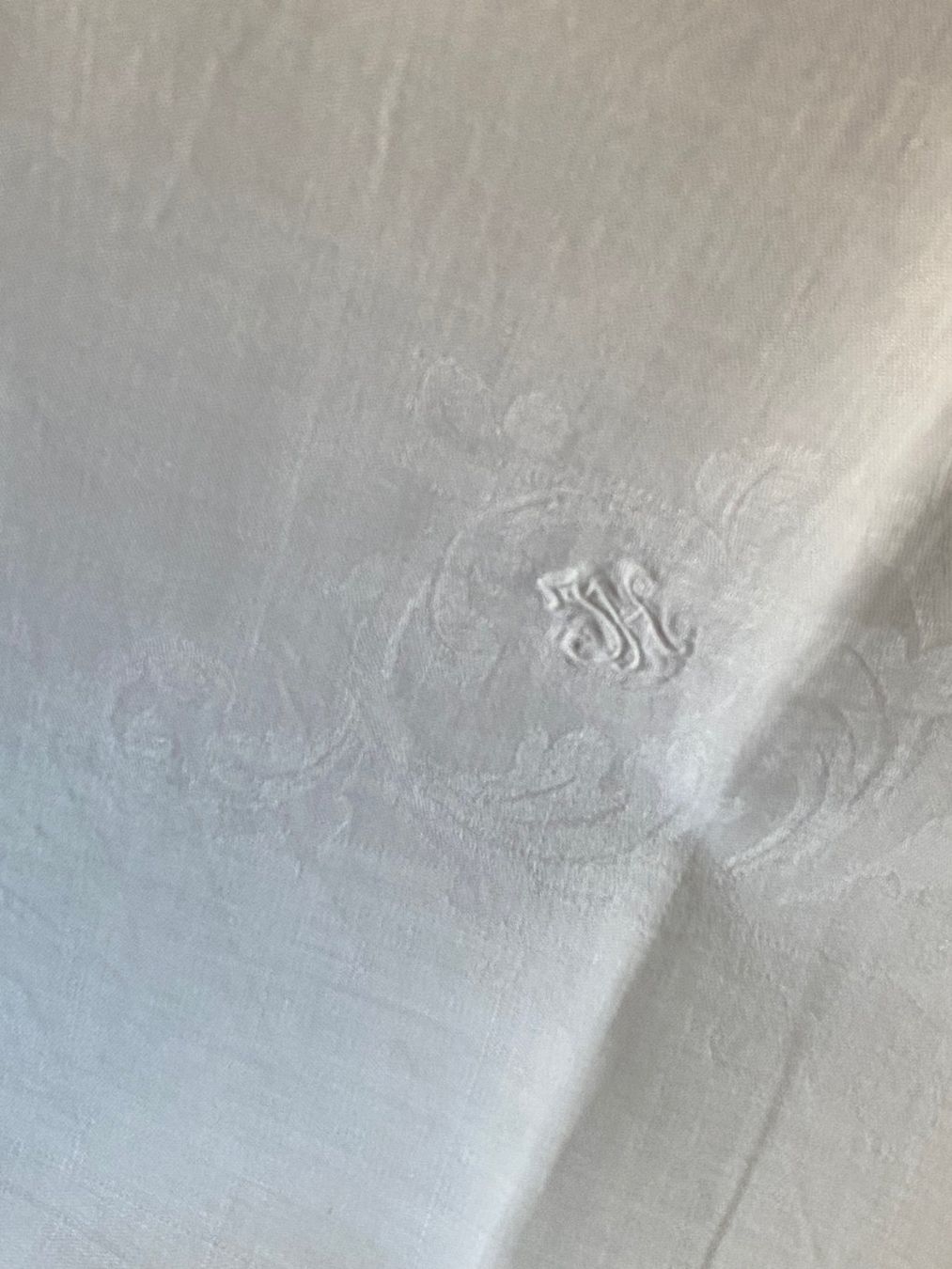 Altra biancheria da tavola: Tischtuch mit feinem Muster  ca 154 x 160 cm – Usato da Allenwinden venduto da Obalu 2