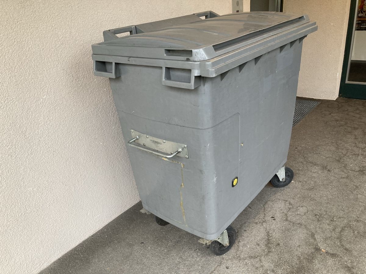 Korpus: Abfallcontainer – Gebraucht aus kloten von Goodding 2