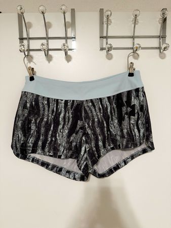 H&M Sport Shorts Damen Grösse 46-komplett neu