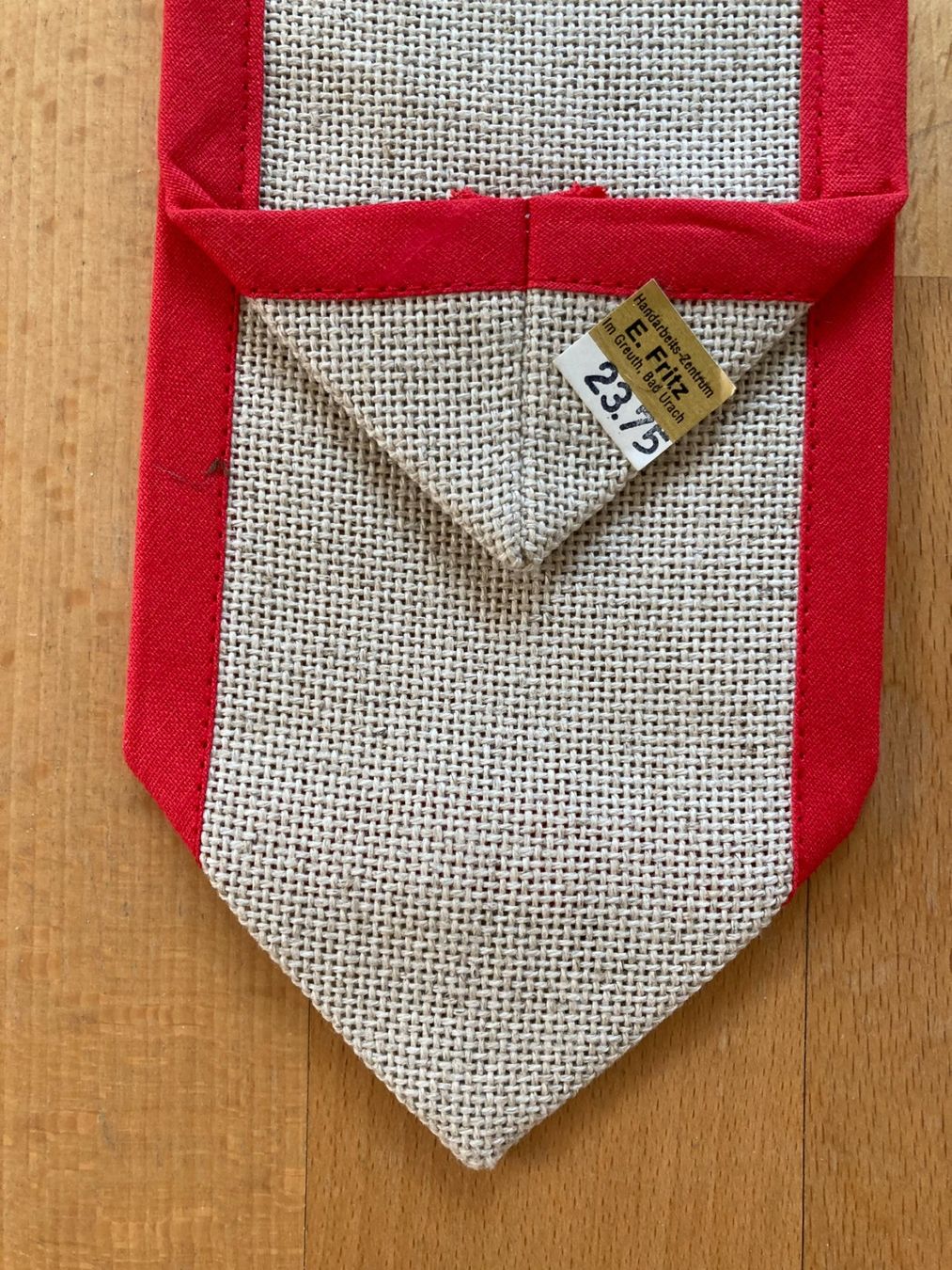 Dekobänder: STICKBAND  148 X 9,5 CM LEINEN  ROT EINGEFASST  NEUPR. 23.75 – Neu (gemäss Beschreibung) aus Subingen von ArtBead 1