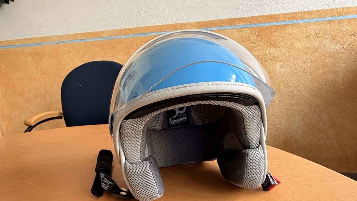Vespa Helme & Visiere: Vespa Helm – Gebraucht aus Horgen von maciuscasius