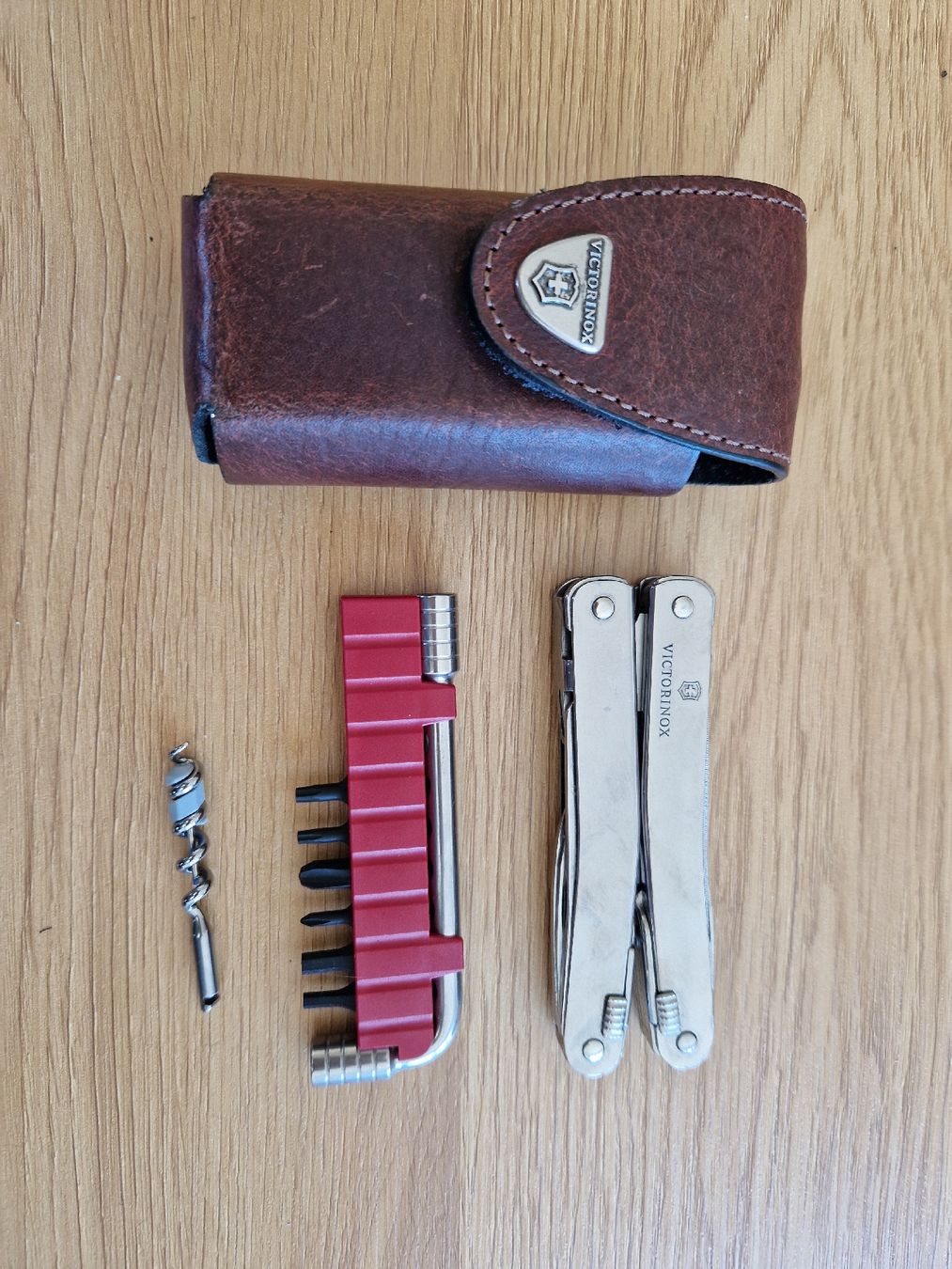 Victorinox Coltelli tascabile: Victorinox SwissTool Multitool mit Etui – Nuovo (secondo la descrizione) da Schwanden GL venduto da Sabrinagiulia