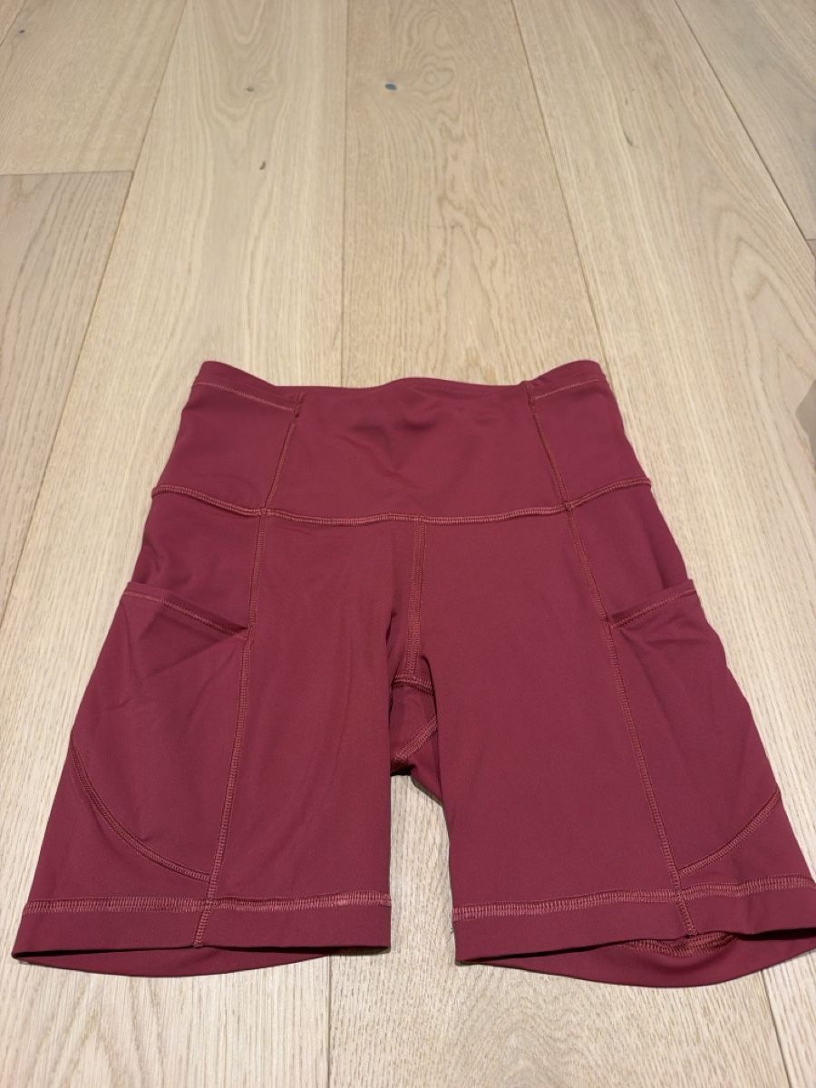 Lululemon Leggings: Lululemon shorts – D'occasion à Zürich par sat_6pvq