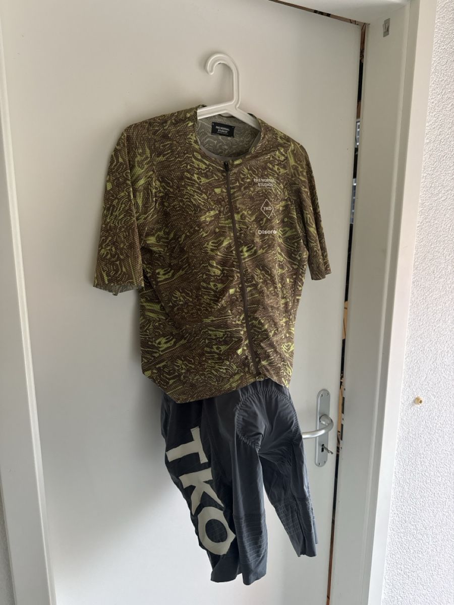 Pas Normal Studios Canottiere & Pantaloni: Pas normal studio kit  – Usato da Sugiez venduto da Rulio_xx