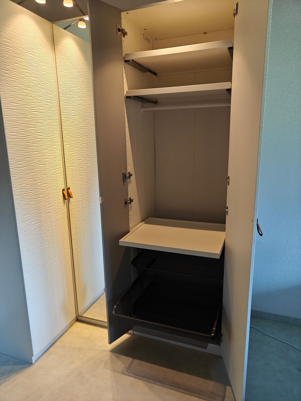 Ikea Schränke: Geräumiger Kleiderschrank – Gebraucht aus Bilten von And12 7