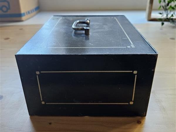 Registratore di cassa: Antike Geldkassette – Usato da Brügg BE venduto da POU-BELLE 4