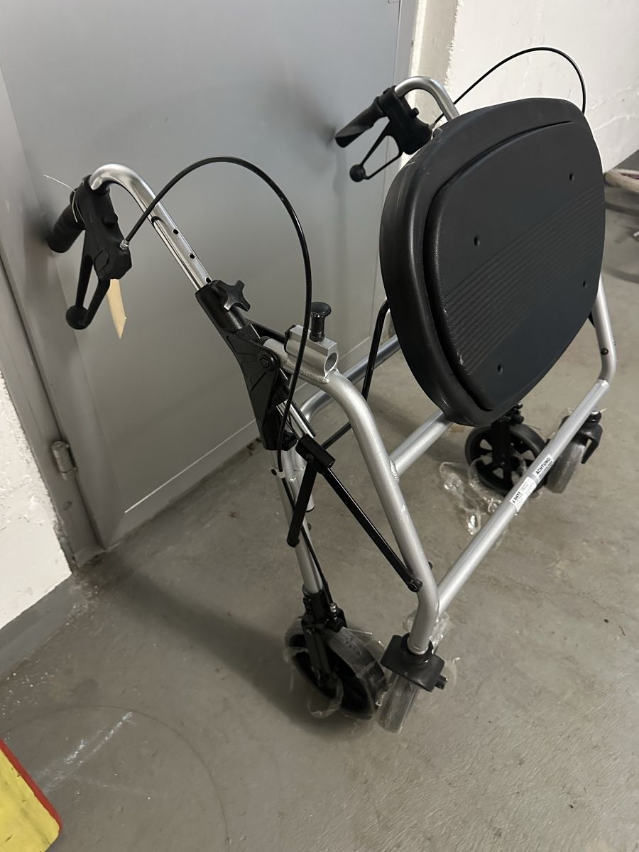 Gehhilfen: Rollator – Neu (gemäss Beschreibung) aus Bützberg von Chisco 1