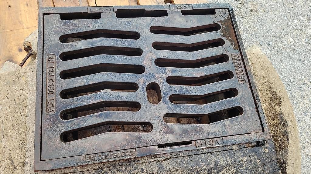 Altri materiali per l'edilizia: Schachtdeckel befahrbar 40to – Usato da Kerns venduto da avr75 1