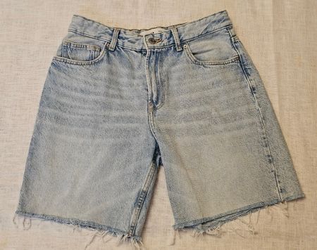 Bershka Damen Jeans Shorts Hellblau Gr. 40 Used-Look Fransen