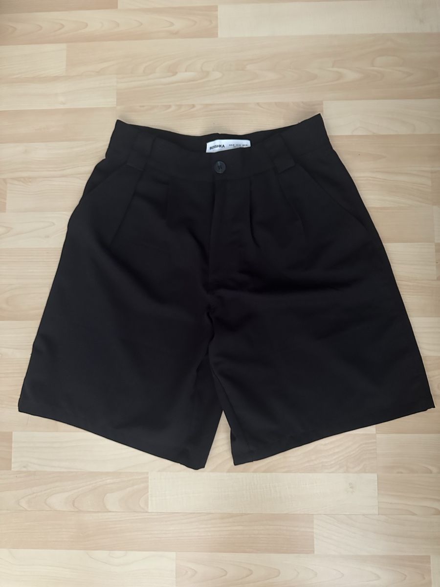 Bershka Hosen: Bershka TAILORING BERMUDA - Shorts - black – Neu (gemäss Beschreibung) aus Chur von dajan.17 1
