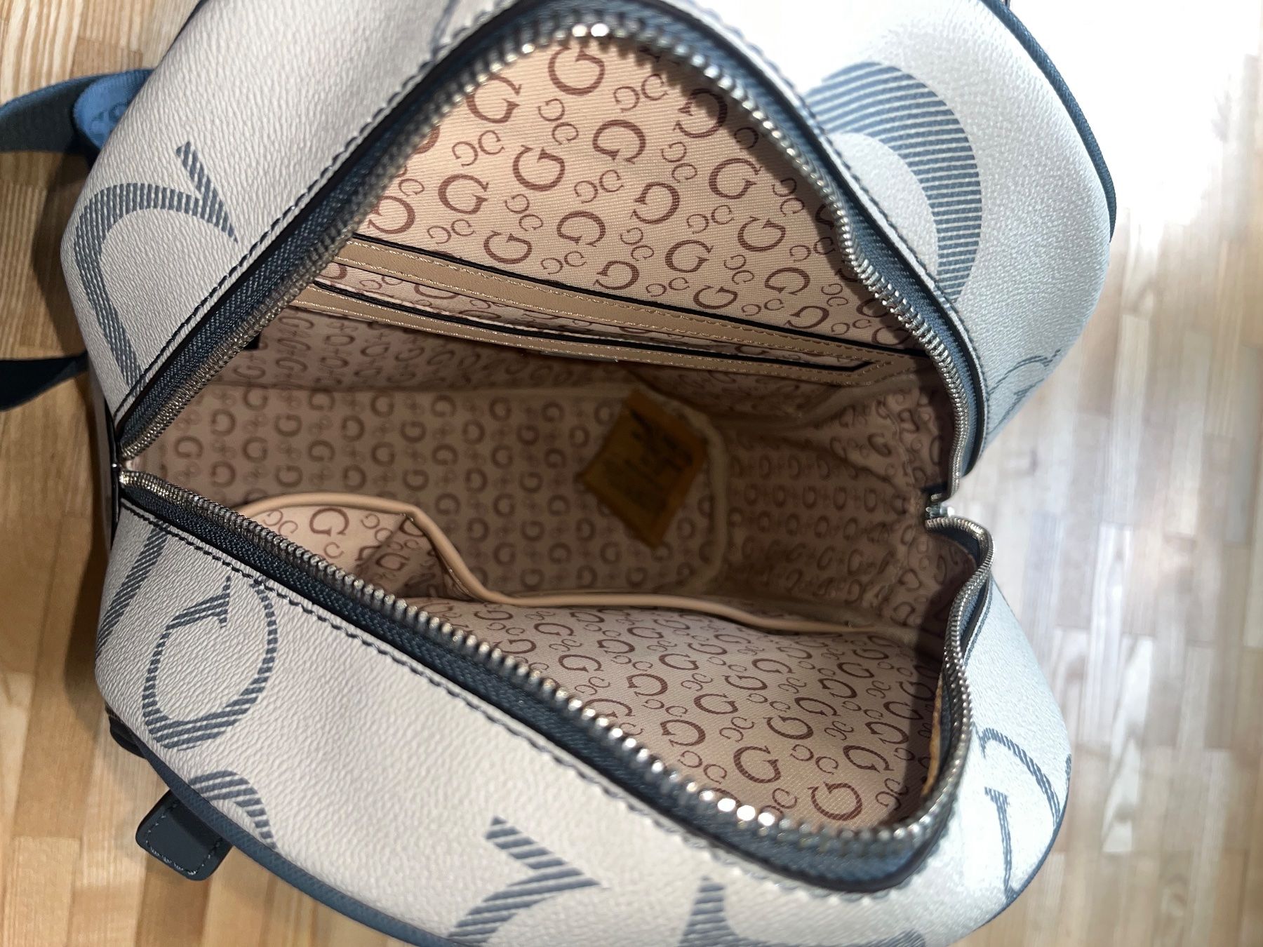 Guess Rucksäcke: Guess Rucksack – Neu und originalverpackt aus Seuzach von Black_sheep 3