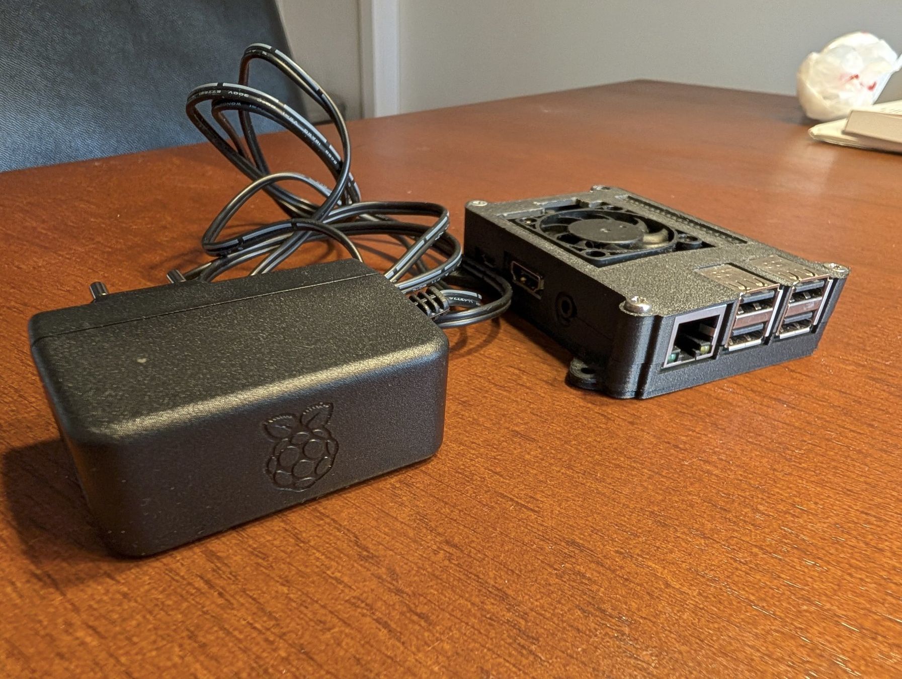Raspberry Pi PCs: Raspberry Pi 3B +Netzteil+Argon Fan HAT+ Case – D'occasion à Winterthur par cheotencho 1