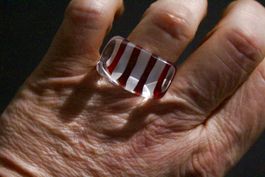 Vintage Space-Age Acrylglas-Ring, handbemalt, um 1970, NOS
