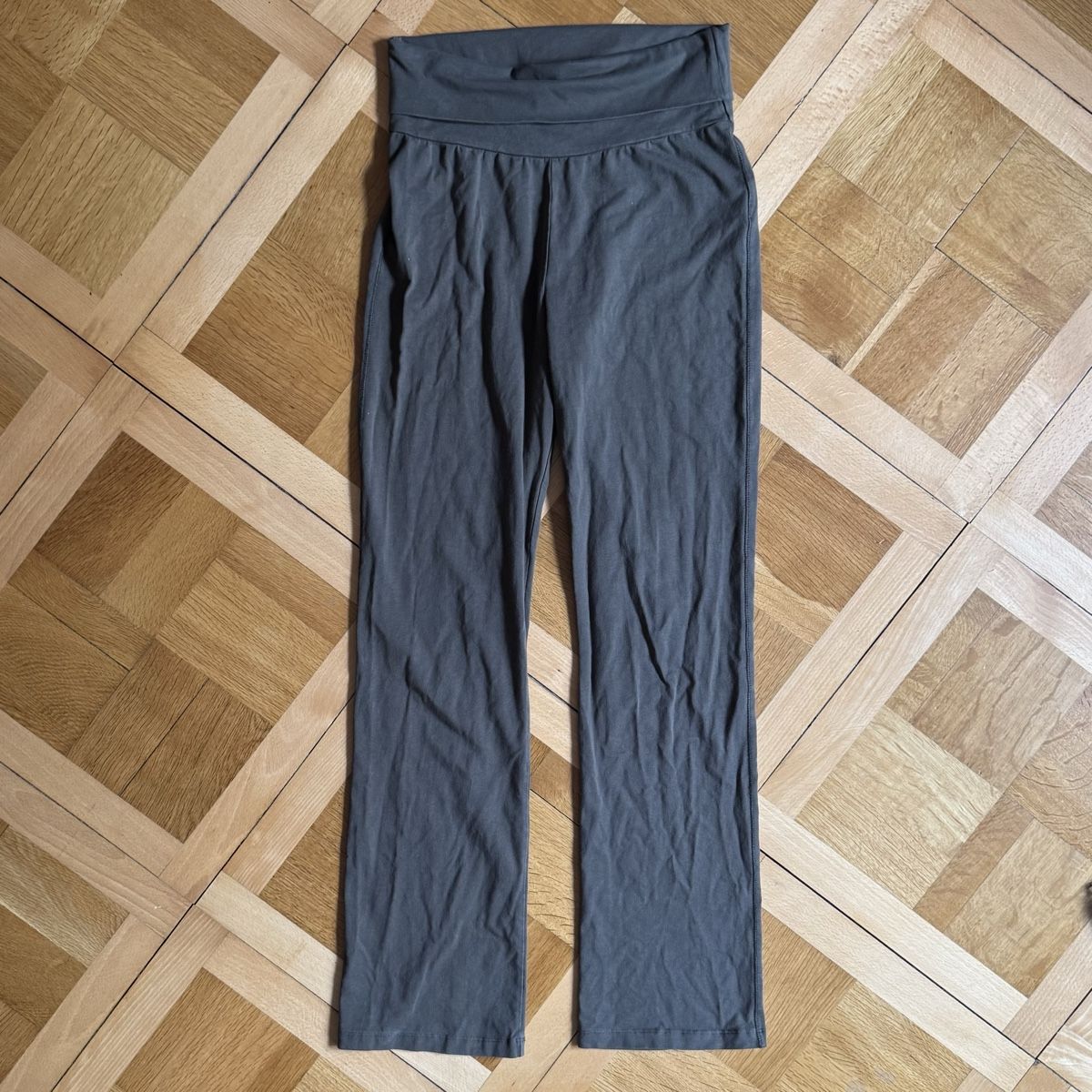 Leggings: Olive Green Leggings – Usato da solothurn venduto da mil_ja.t