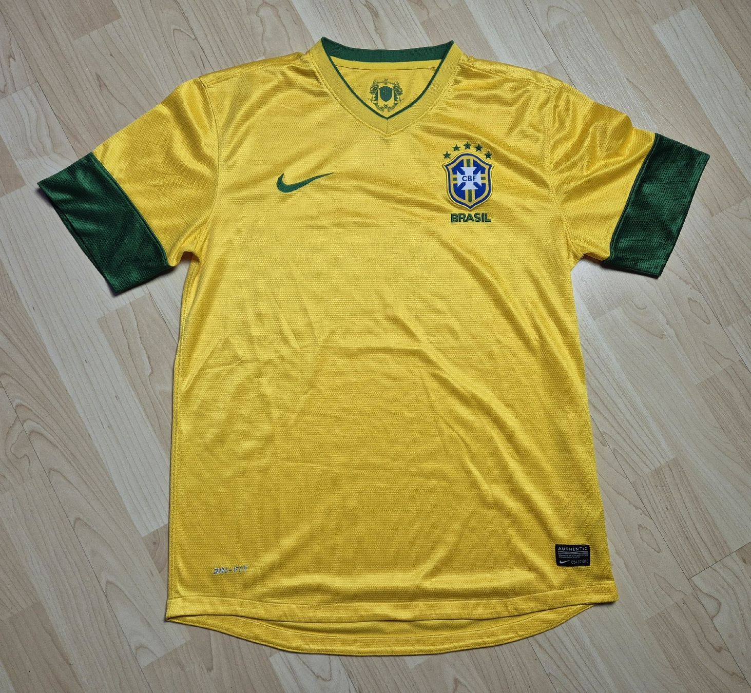 Nike Canottiere & Pantaloni: Nike 2012 Brasilien Trikot Grösse M – Usato da St. Gallen venduto da CaliSunshine