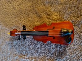 Hübsche Geige fürs Puppenhaus-Puppenhausmusikzimmer