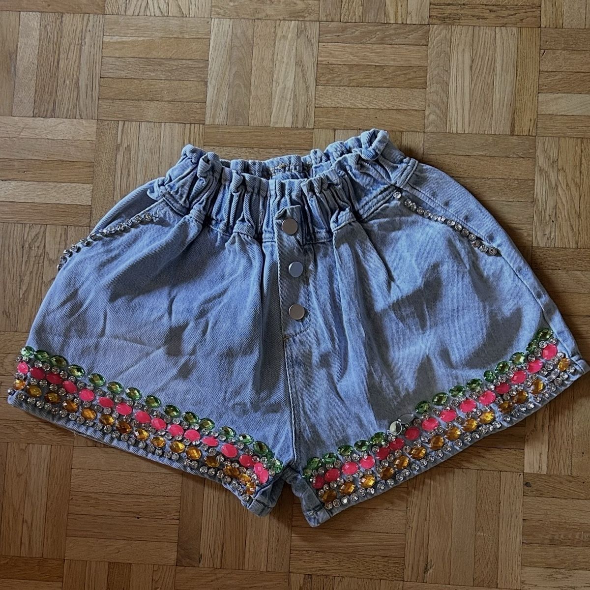 Jeans: Denim Shorts with Rhinestones design – Usato da Glattbrugg venduto da Lara_G06