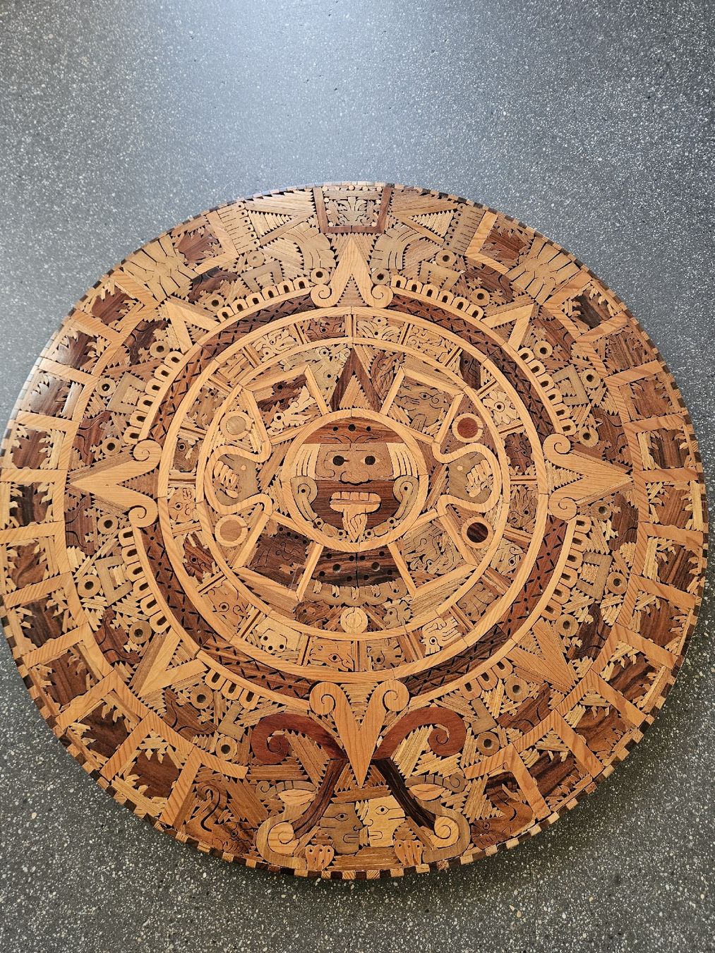 Foto & Immagini: Holz Kunst  Bild mit Maya Kalender Design, Durchmesser 80cm – Usato da Anwil venduto da tamoos
