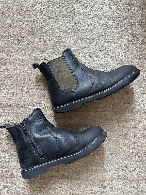 Scarpe per ragazzi: Trois paires de chaussures pointure 32/33 – Usato da Lausanne venduto da aoc1972 2