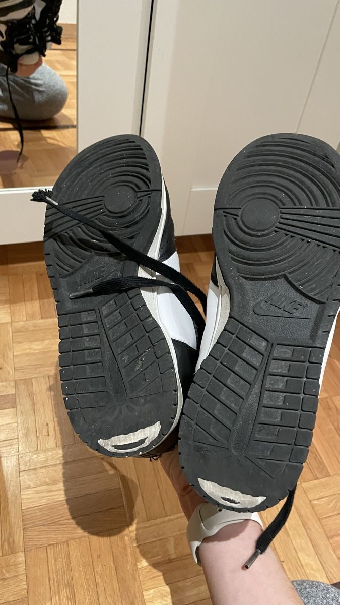 Nike Chaussures hommes: Nike Panda 42 – D'occasion à Clarens par Merih 2