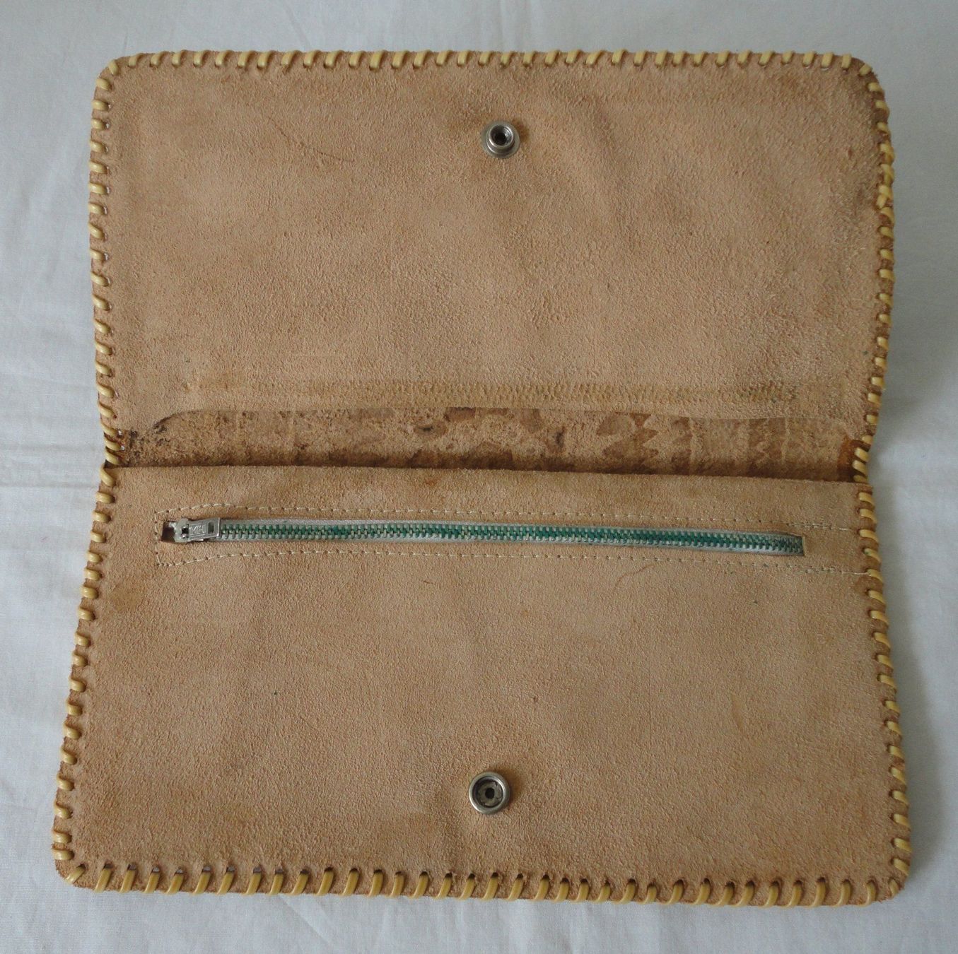 Sacs: Tasche/Etui echt Leder/Wildleder verziert mit 3 Fächern – D'occasion à zürich par parts5060 1