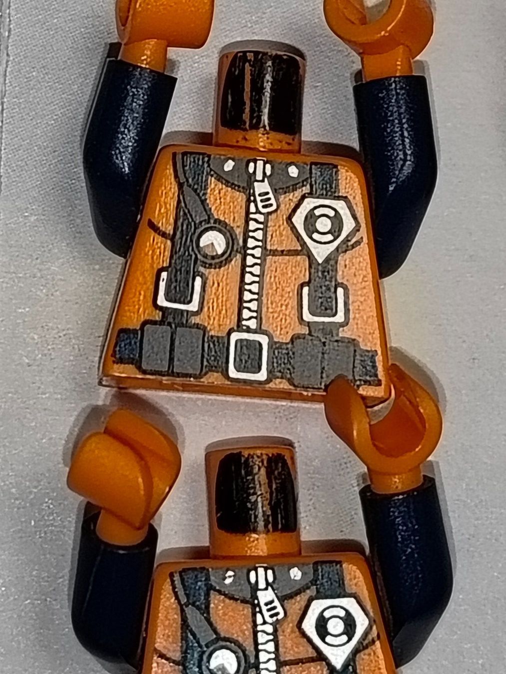 Lego Kit di costruzioni: Legofigur  4  Torso  zu Figur  wc017  /C44 – Usato da St. Gallen venduto da Bisaknosp 2