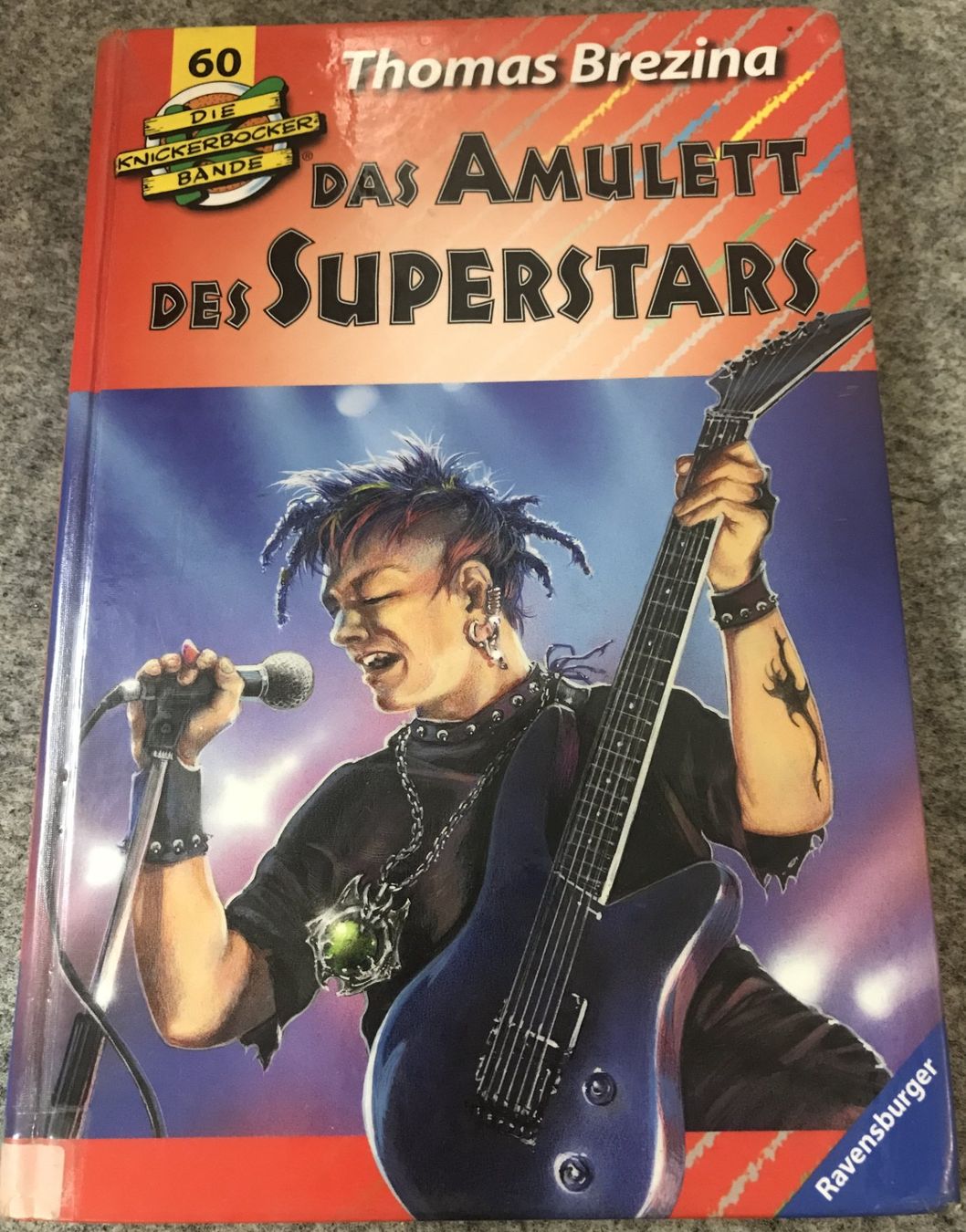 Livres: Die Knickerbockerbande- Band 60- Das Amulett des Superstars – D'occasion à Guntershausen par Gloominati