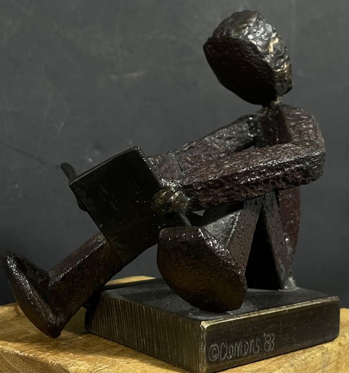kubistische-sitzender-lesende-mann-skulp-aus-bronze-unle-sig-gebraucht