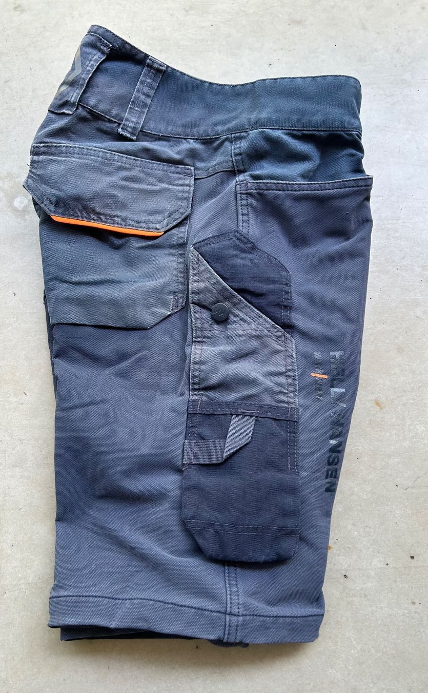 Helly Hansen Pantaloni: Helly Hansen Workwear Arbeitsshorts C48 – Usato da Ittigen venduto da labrador35 2