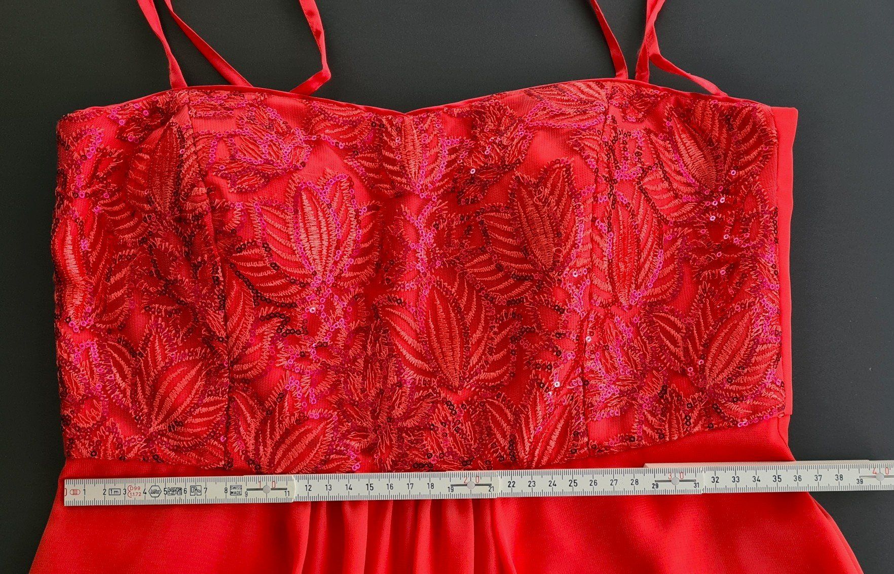 Costumi: Damenkleid Rot Grösse 36 – Usato da Saland venduto da V-Tour 4