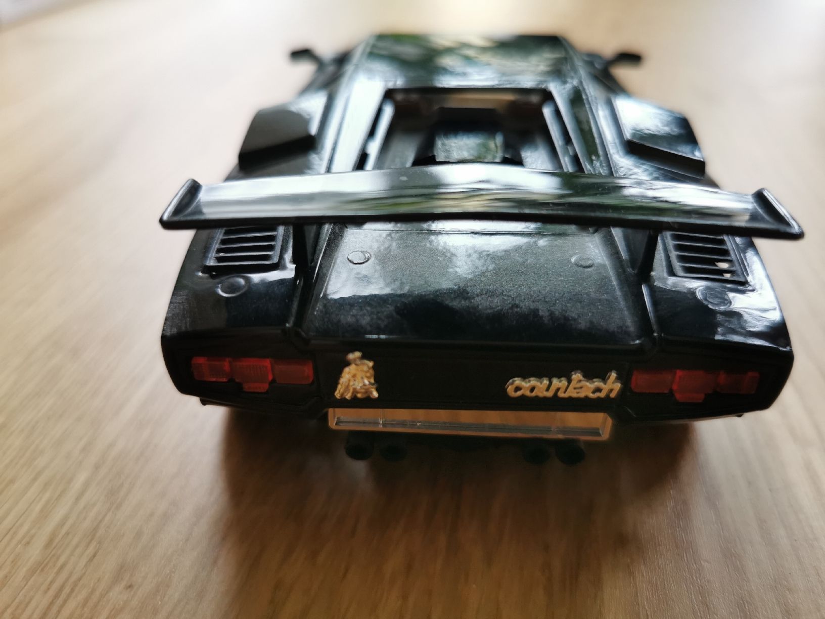Bburago Modellautos: Lamborghini Countach 1:24 – Gebraucht aus Arnegg von michik999 2