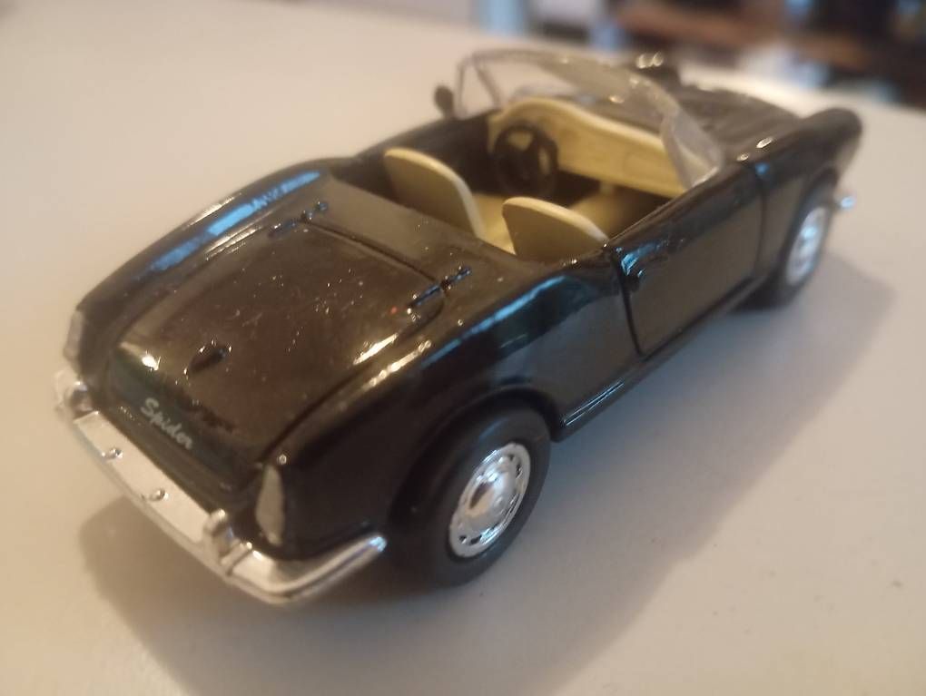 Alfa Romeo Voitures modèles: Alfa Romeo schwarz Giulietta spider – D'occasion à Basel par Petergunn 2