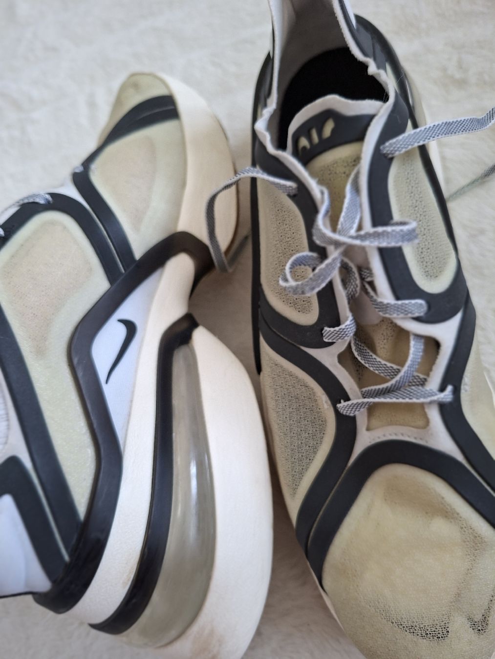 Nike Scarpe da uomo: Baskets Nike Air Max 270 React Taille 40.5 Bon état – Usato da Renens VD venduto da ser_j2fn 5