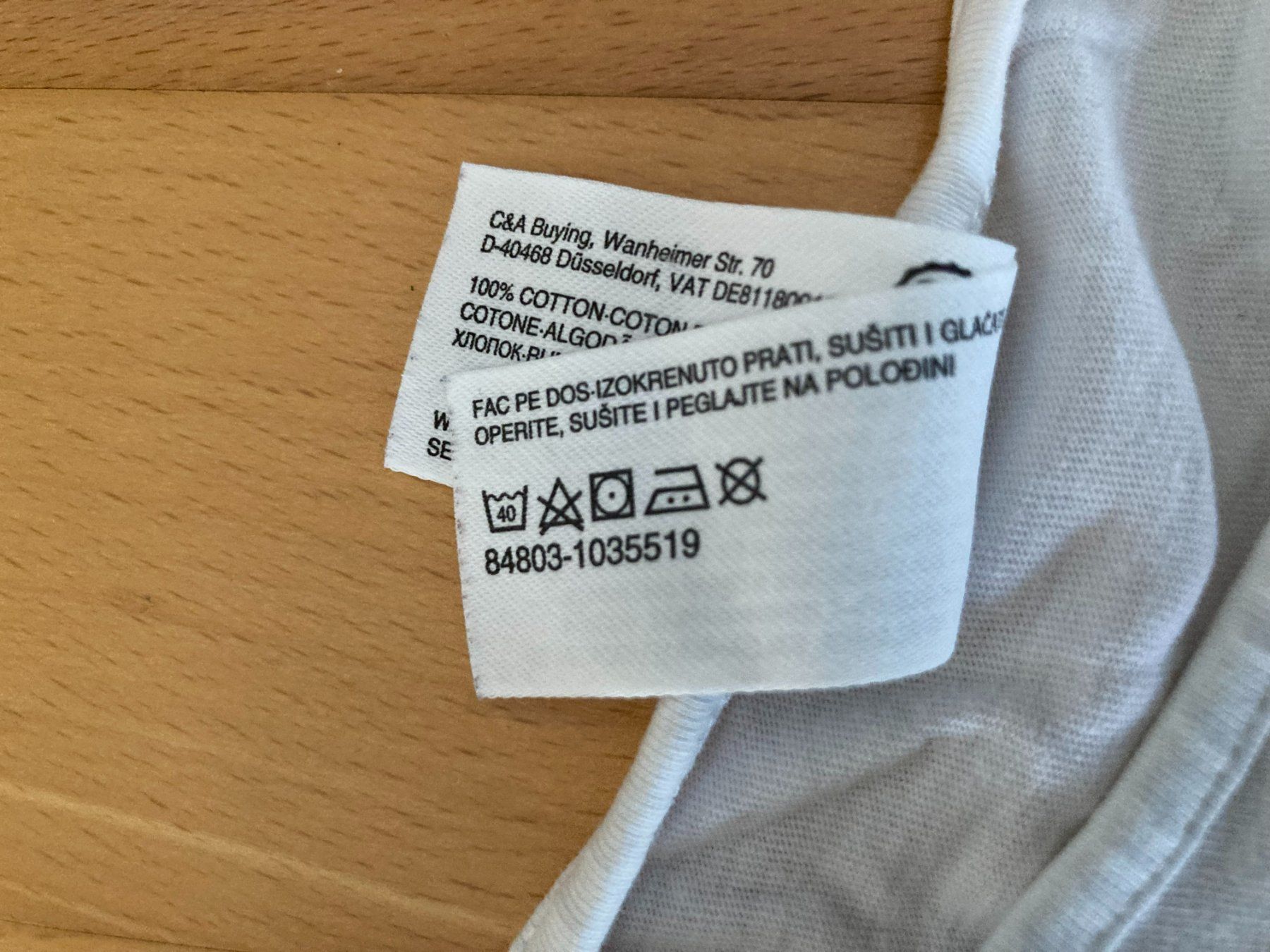 Blusen, T-Shirts & Tops: Langarm Shirt mit Hunde-Motiven – Gebraucht aus Muttenz von Juvenile33 4