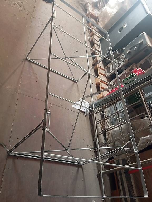 Altri mobili per ufficio: Tisch Unterbau – Usato da Basel venduto da Petergunn 2