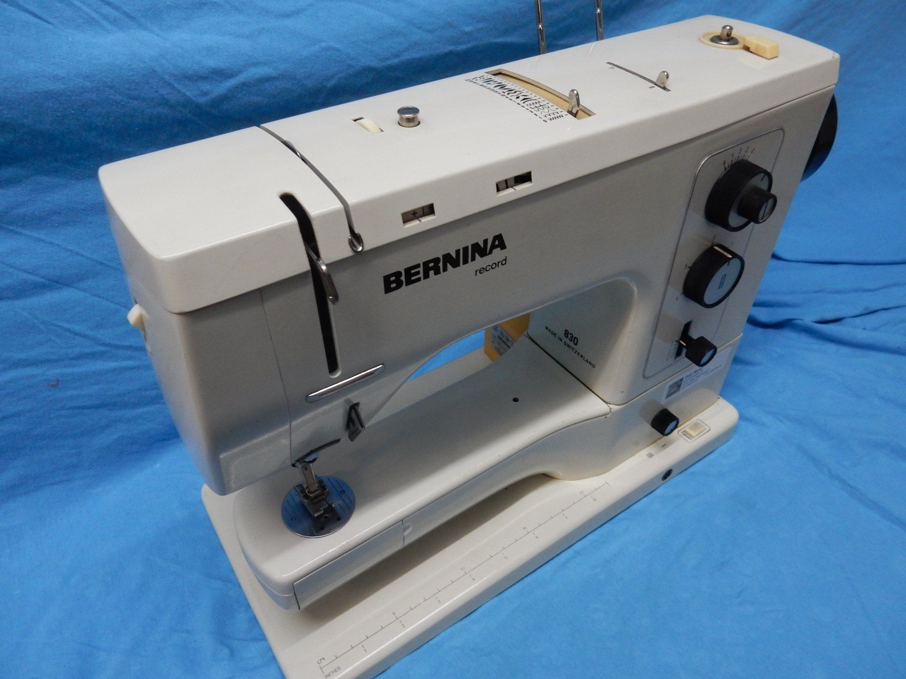 Bernina Machines à coudre: Bernina 830 Revidiert       26054 – D'occasion à Watt par Mariposa49 4