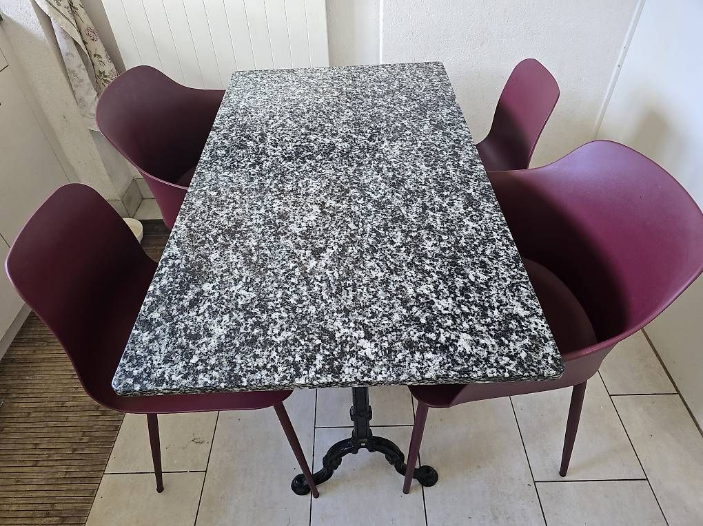 Tavoli: Bistrottisch inkl. 4 Stühle – Usato da Effingen venduto da Tigermoni 1