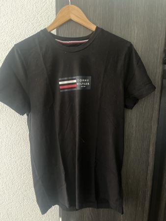 T-shirt Tommy Hilfiger noir taille L coupe ajustée