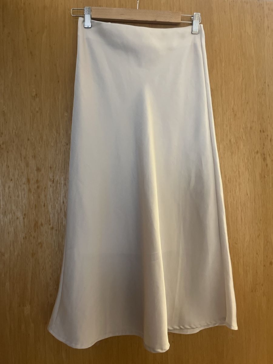Jupes: Élégant Skirt light beige S – D'occasion à Porsel par ali_tdk9