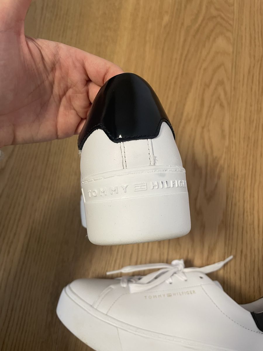 Tommy Hilfiger Scarpe da donna: Neue Thommy Hilfiger Sneaker – Usato da Kilchberg BL venduto da ann_kwk5 2