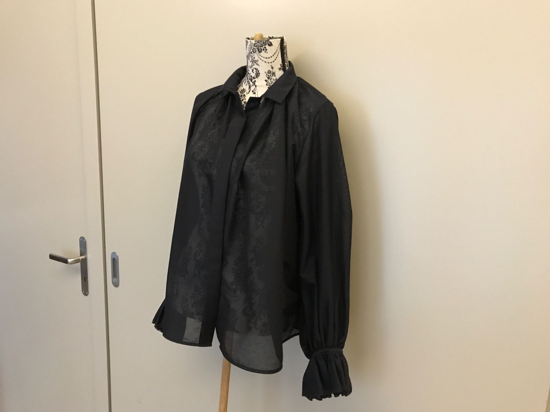 Lis Lareida Camicette: Bluse Lis Lareida – Usato da Marthalen venduto da Chuegi1 2